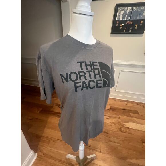 THE NORTH FACE WOMENS BLACK AND GRAY LOGO TEE SIZE MEDIUM - Picture 4 of 4